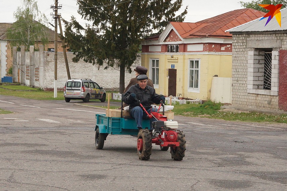 Многие в Уваровичах не носят маски Фото: Павел МИЦКЕВИЧ