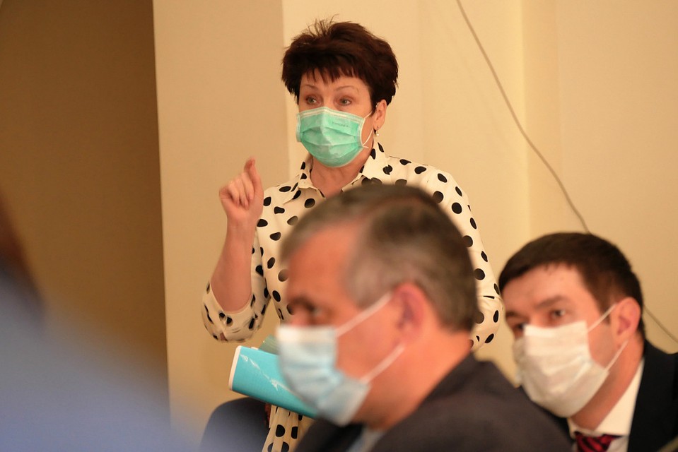 Замглавы администрации города по соцвопросам Елена Кожухова рассказала об аппаратах ИВЛ шведского производства. Фото: rostov-gorod.ru