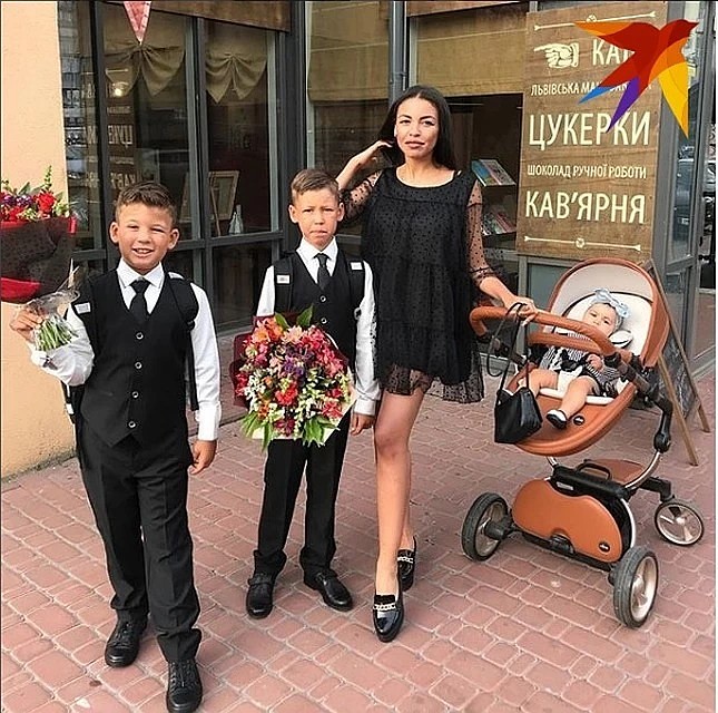 Полина со своими сыновьями и дочкой от другого брака. Фото: личный архив.