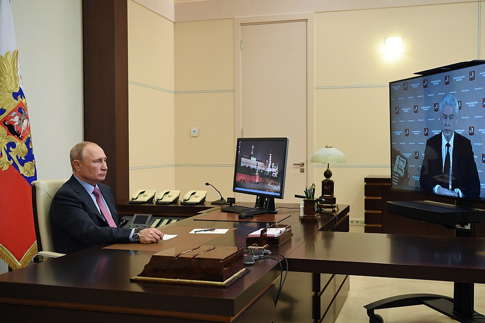 Владимир Путин и Сергей Собянин провели разговор по видеосвязи. Фото: ТАСС