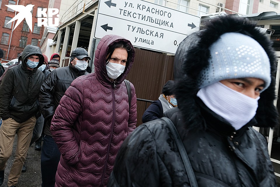 Миллионы людей не имеют денег и предоставлены сами себе Фото: Владимир ВЕЛЕНГУРИН