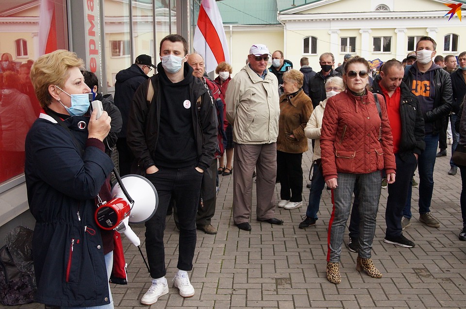 Пикет начала участница инициативной группы Тихановской Фото: Павел МИЦКЕВИЧ