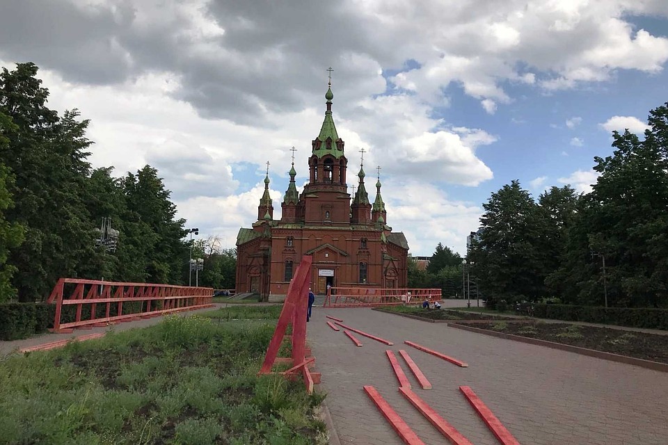 Сам храм Александра Невского ждет глобальная реставрация Фото: Валентина ВАГАНОВА