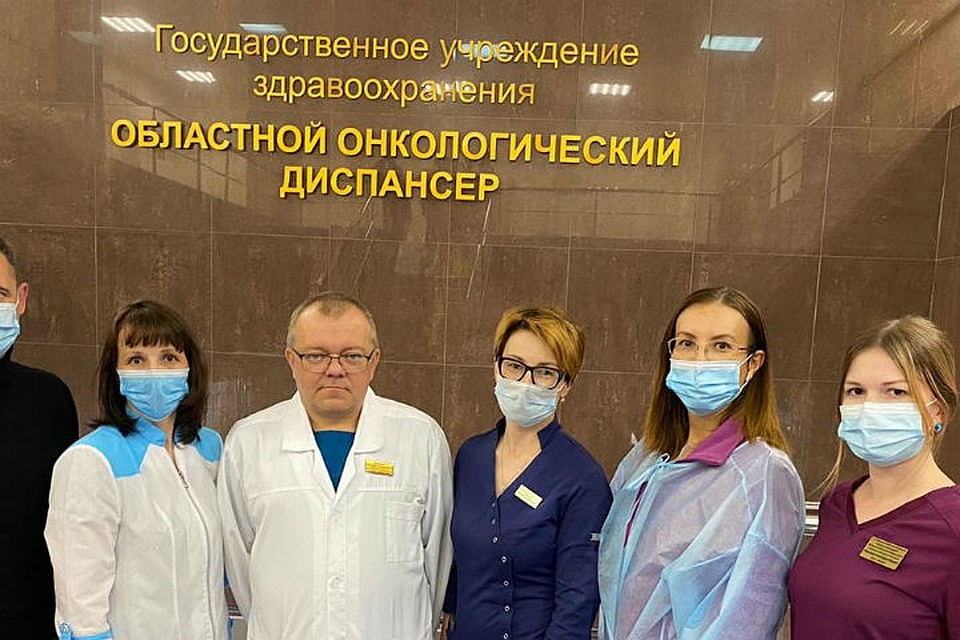 С врачами Иркутского областного онкодиспансера, Ольга - вторая справа. Фото: личный архив.