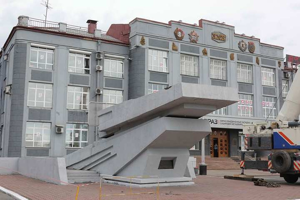 Постамент опустел, но не больше, чем на месяц. ФОТО: Денис Рассохин