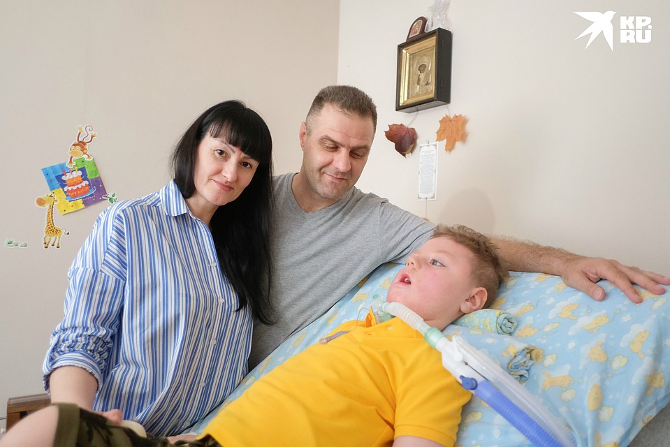 Мама Виктория не покидает из-за коронавируса квартиру последние три месяца, а папа выходит на улицу только при крайней необходимости Фото: Артем КИЛЬКИН (архив)