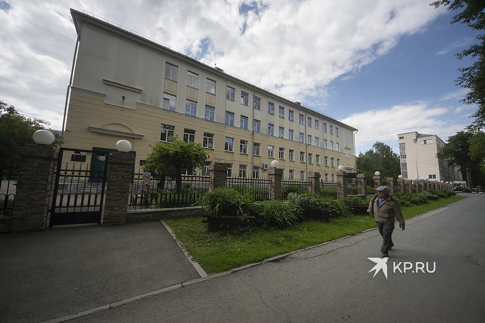 Необычную акцию сделали к последнему звонку Фото: Алексей БУЛАТОВ
