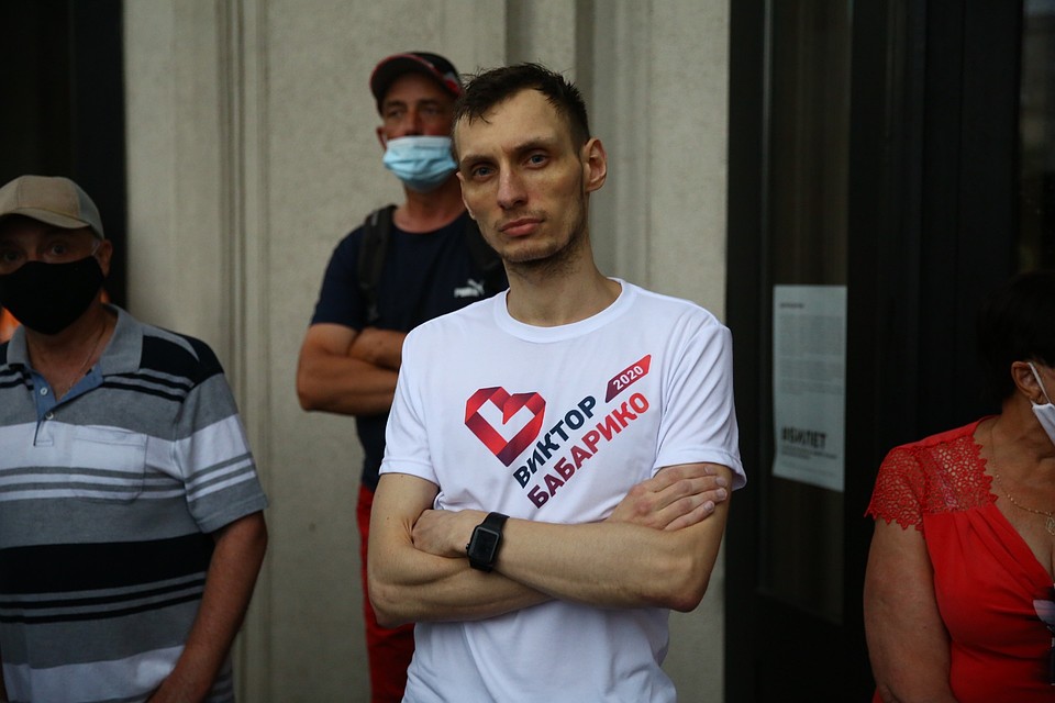 Часть пришедших на пикет сказали, что их подтолкнули на это задержание Виктора Бабарико Фото: Святослав ЗОРКИЙ