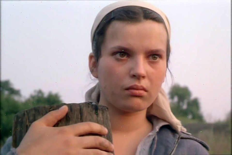 Первая жена Ефремова - Елена Гольянова. Кадр из фильма "Зеркало для героя" (1987 год).