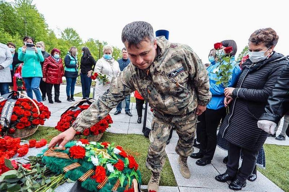 На Сахалине состоялась торжественная церемония захоронения двух солдат, которые освобождали остров в августе 1945 года. Фото пресс-службы губернатора Сахалинской области