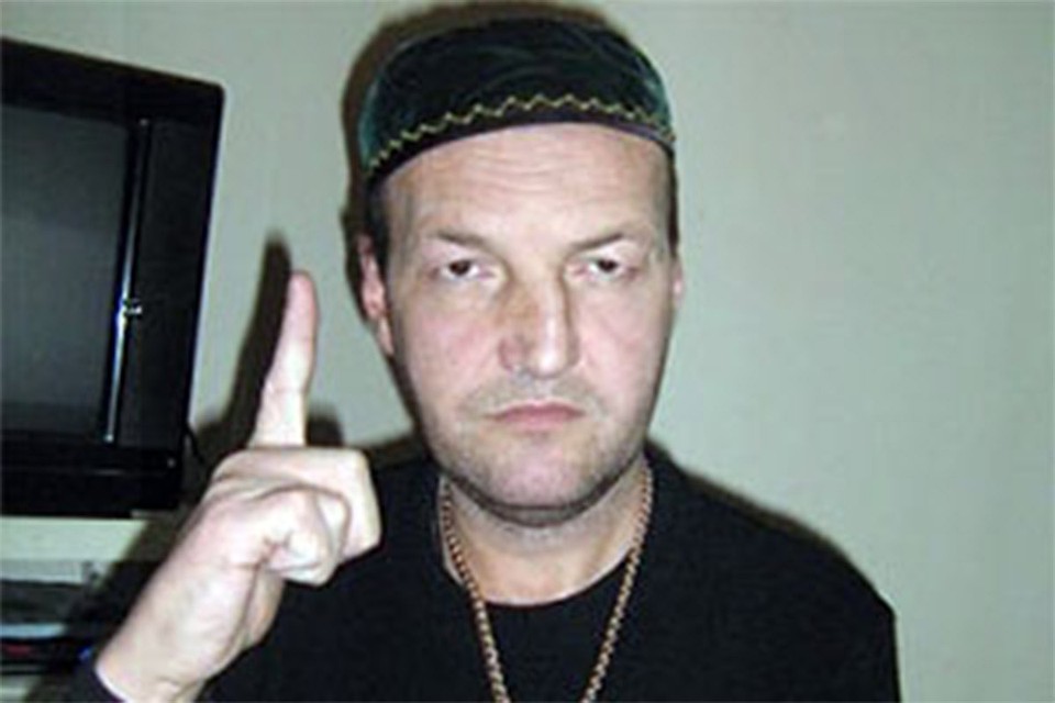 Азиз Батукаев был осужден еще в 2004 году за хранение наркотиков.
