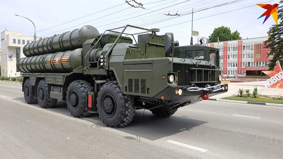 Зенитный ракетный комплекс С-400 "Триумф" Фото: Пауль ГУРИН