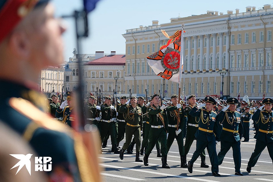 Парад прошел на Дворцовой площади Северной столицы. Фото: Артем КИЛЬКИН