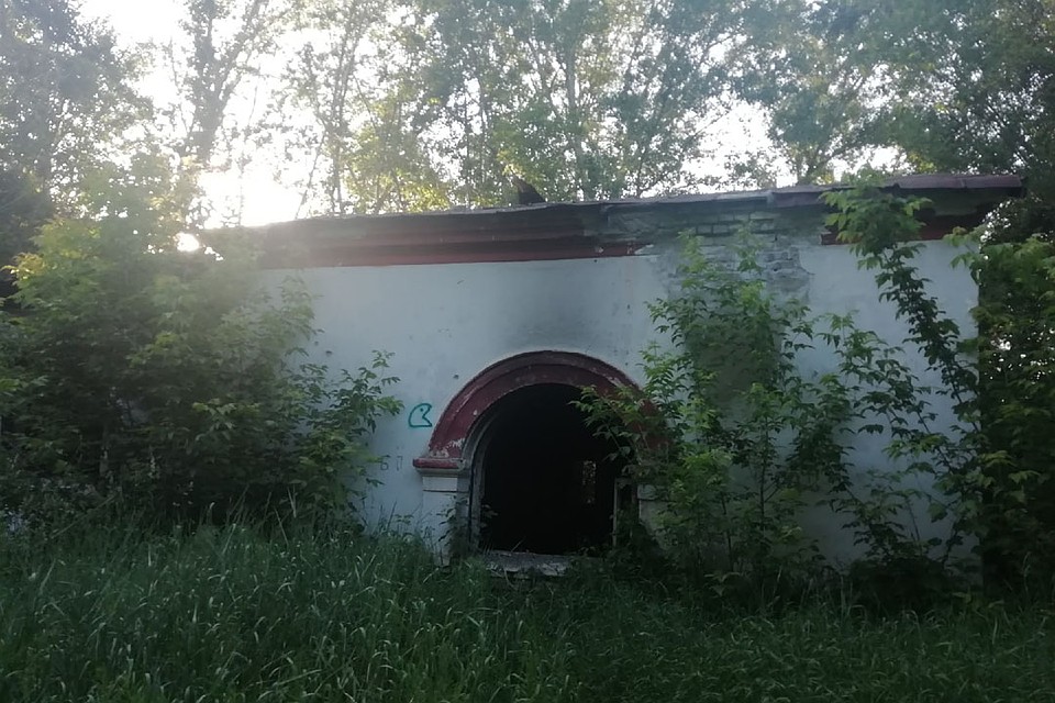 То самое заброшенное здание на Молодежной Фото: Анна СЕМИНА