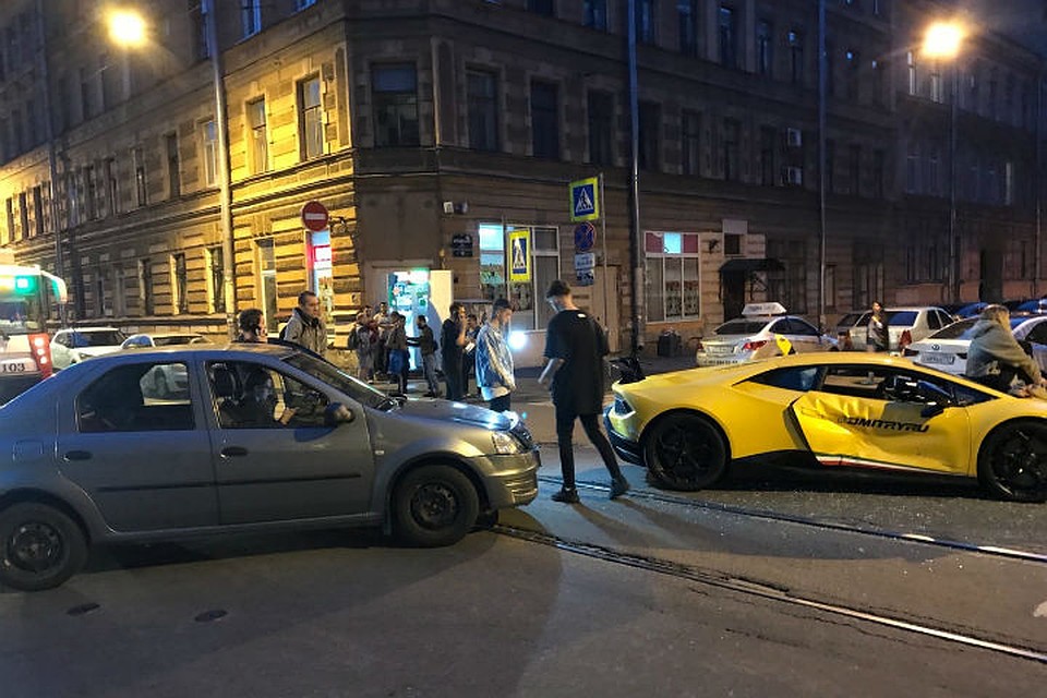 На перекрестке в машину влетел Renault Фото: СОЦСЕТИ