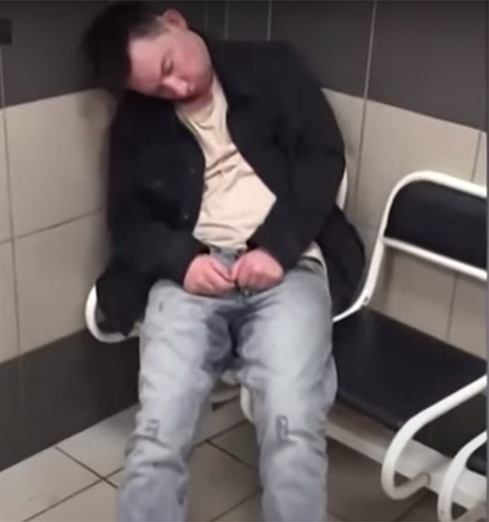 В ОВД дебошир уснул