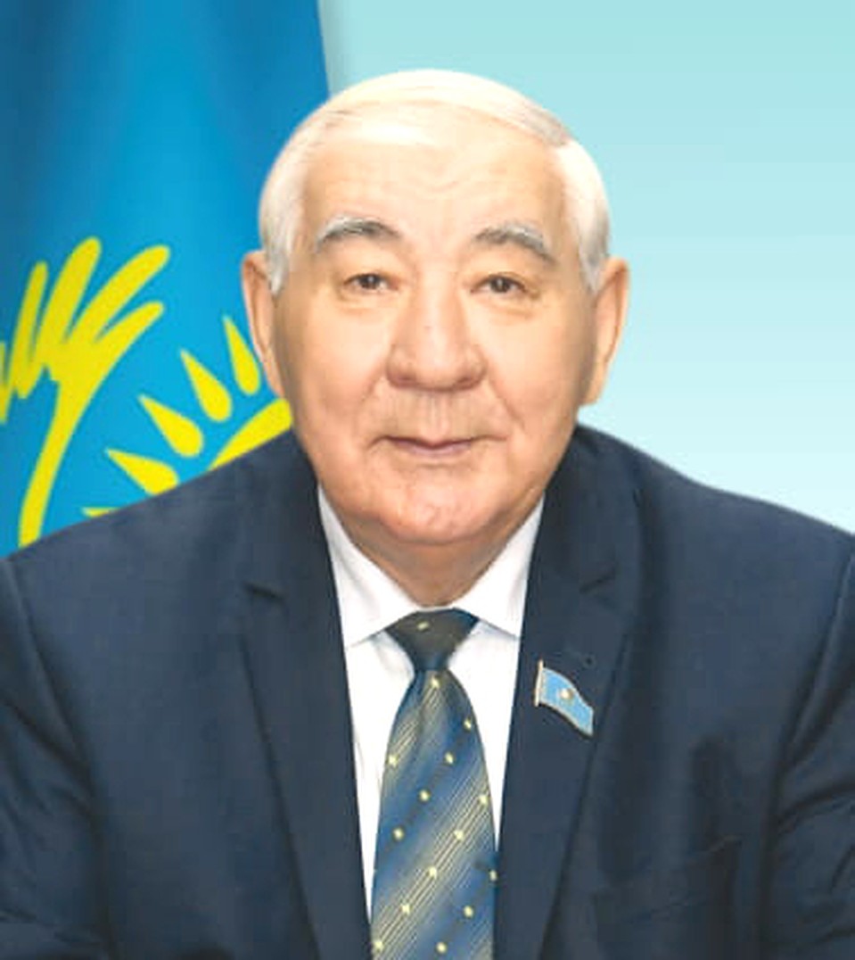 Ермек Келемсеит.