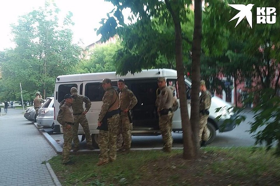 Припарковались гости из солнечного Ростова Фото: Евгения МОЛОТОВА