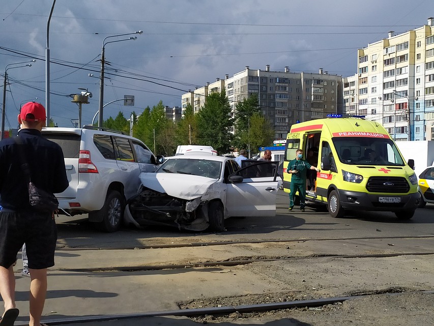 На место прибыли медики Фото: Елизавета ЗАДОРИНА