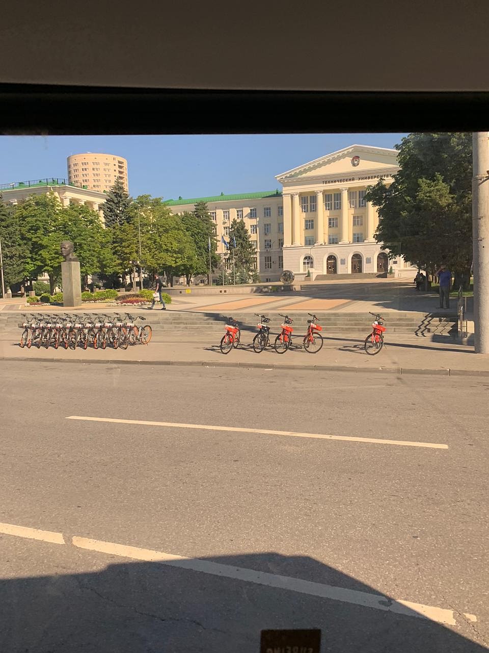 Пустая площадь Гагарина. Фото: Алексей.