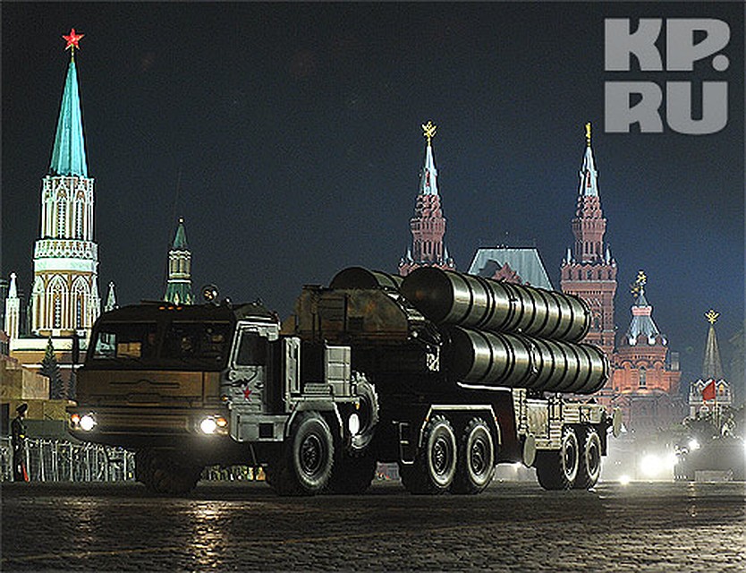 Зенитному ракетному комплексу С-400 нет равных в мире по боевым качествам. А его наследник С-500 будет еще сильнее... Фото: Марина ВОЛОСЕВИЧ
