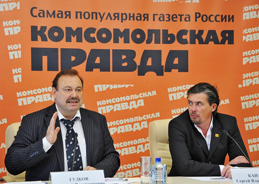 Заместитель председателя комитета Госдумы по безопасности Геннадий Гудков (слева) и руководитель Федерации автовладельцев России Сергей Канаев Фото: Иван ПРОХОРОВ