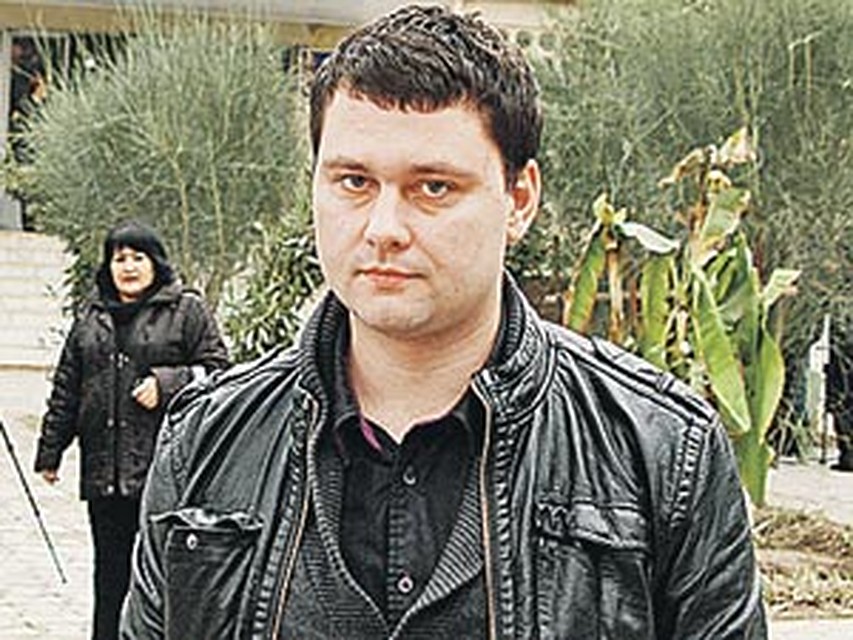 Сын Владимира Садовничего, тоже Владимир, прилетел в Курган-Тюбе встречать отца. Он верил в его освобождение.