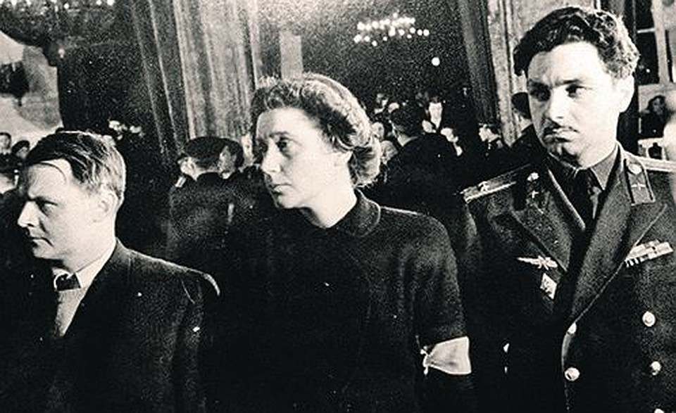 Весна 1953-го. Юрий Жданов, Светлана Аллилуева и Степан Микоян (слева направо) на похоронах Сталина.