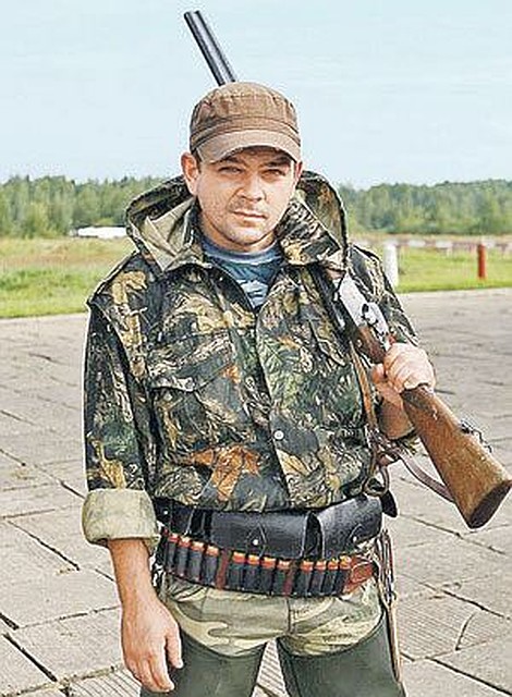 Анатолий Отраднов родился в городе Ревда Свердловской области. Там по-прежнему живут его родные. Кадр из фильма «Танки грязи не боятся»