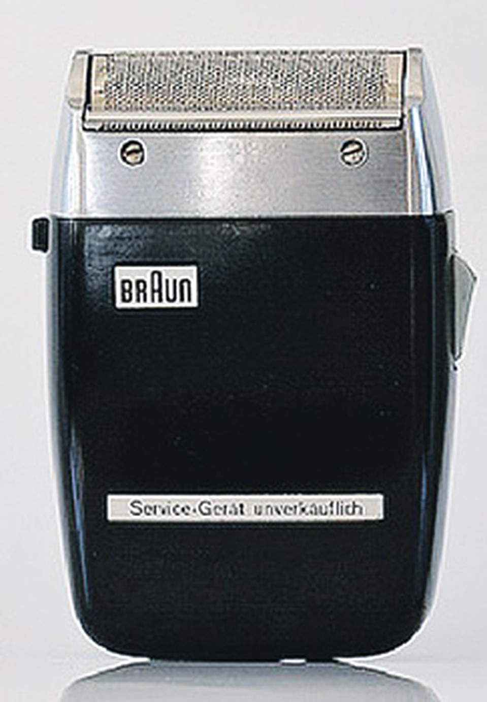...а потом немецкой электробритвой Braun.