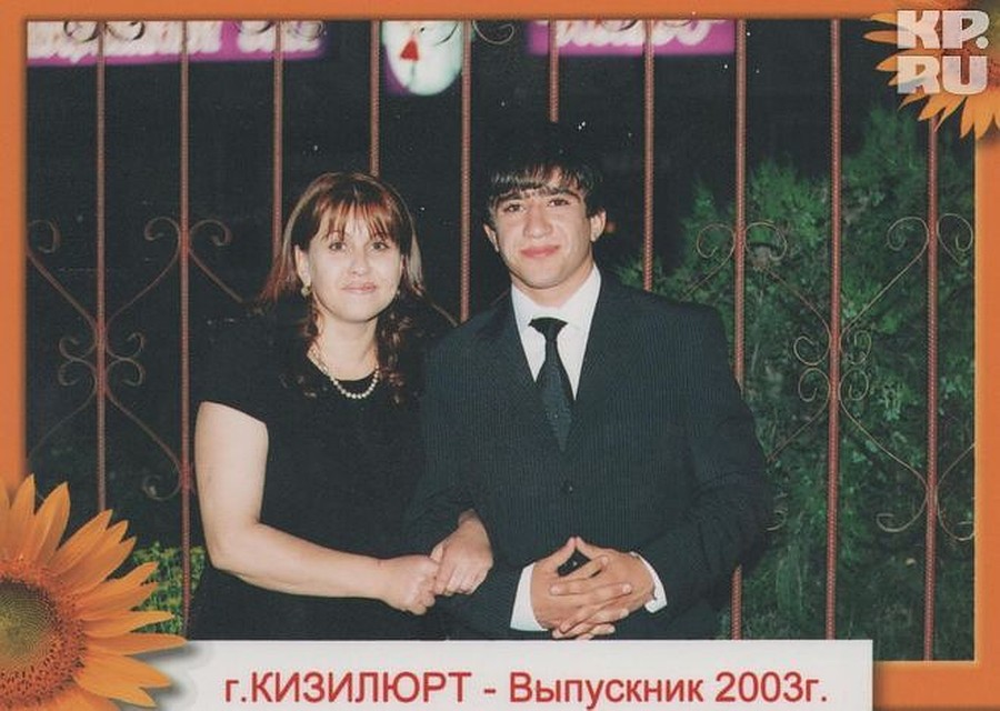 С мамой на выпускном в школе.