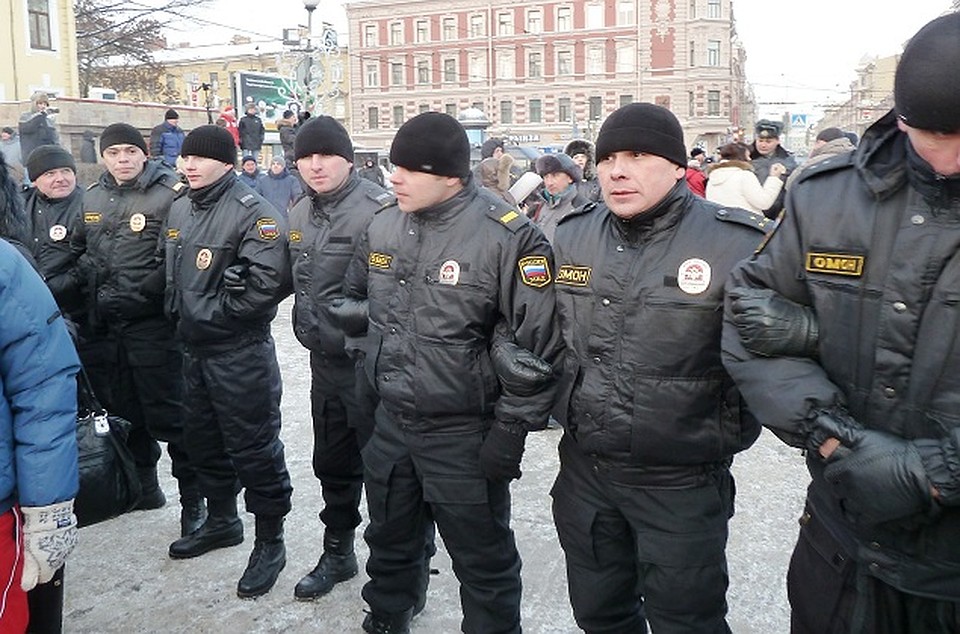 Питерский ОМОН взял в кольцо всех собравшихся на воскресный митинг
