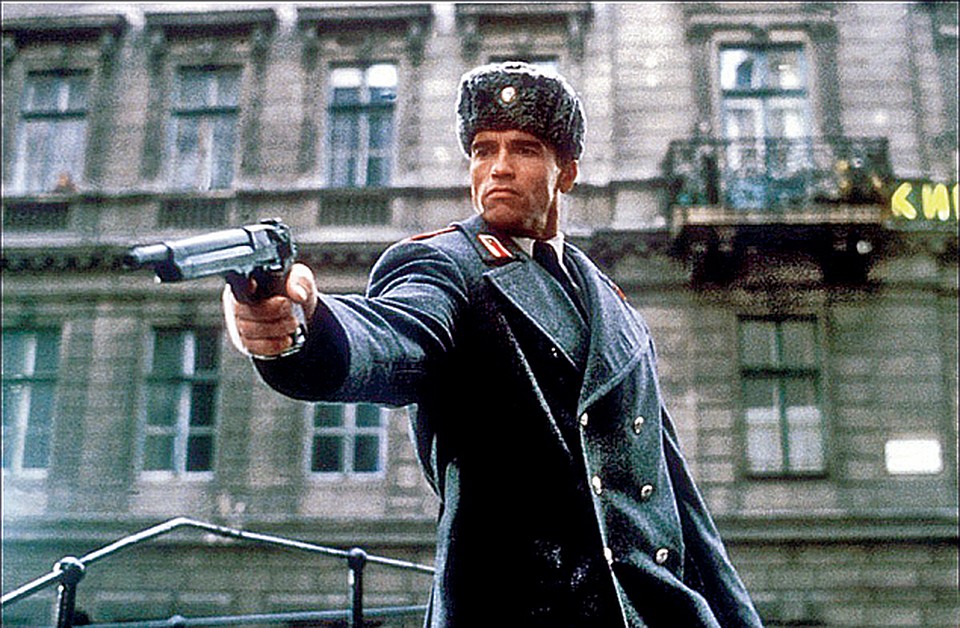 Наши зрители нежно любят арни за фильм «красная жара», в котором он сыграл русского милиционера.