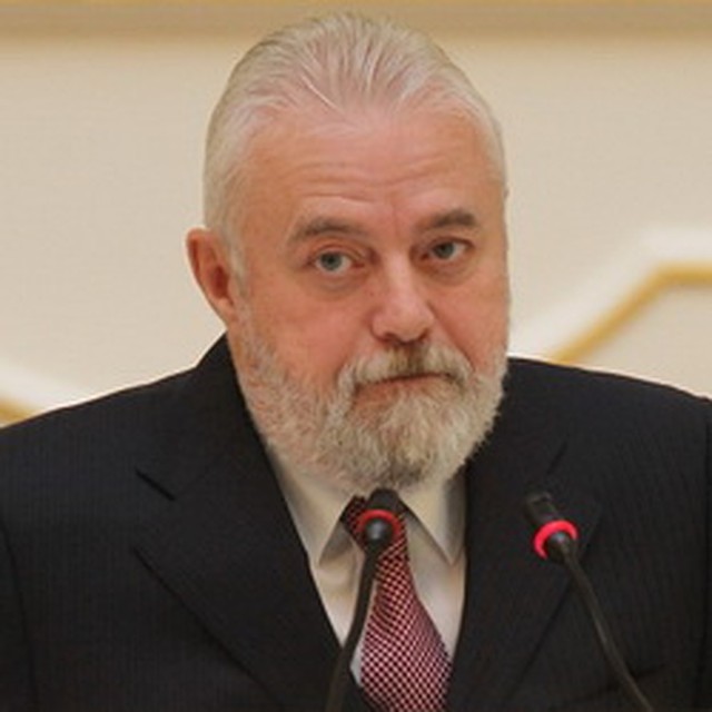 Игорь Дивинский получает больше всех членов правительства Петербурга.