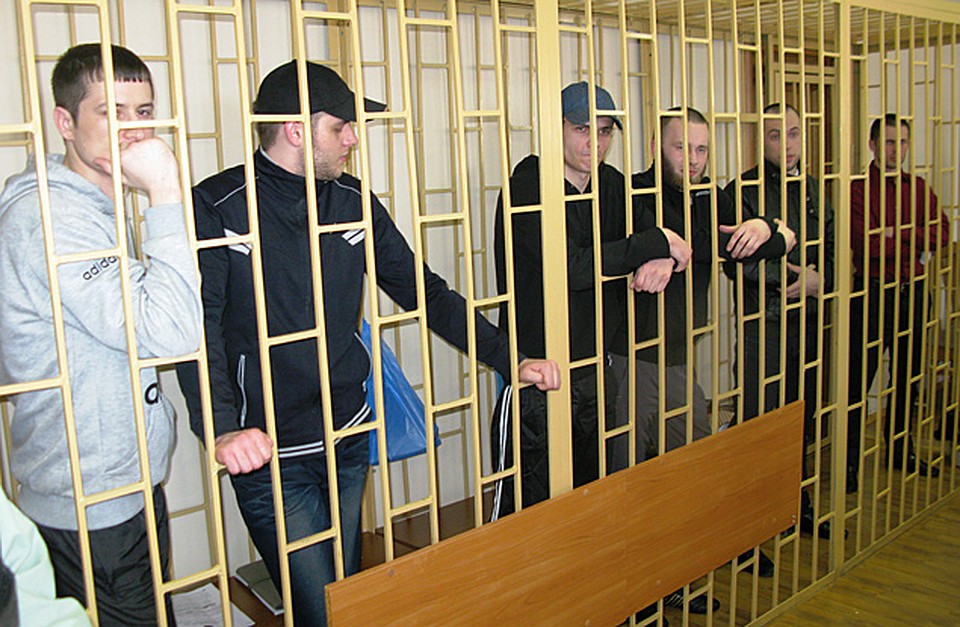 Илютиков, Савченко, Кириллов, Ковтун А., Никитин, Ковтун В. (слева направо) сразу после оглашения приговора Фото: СОЦСЕТИ