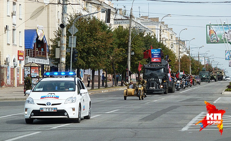По главной улице парадом Фото: Николай ВАРСЕГОВ
