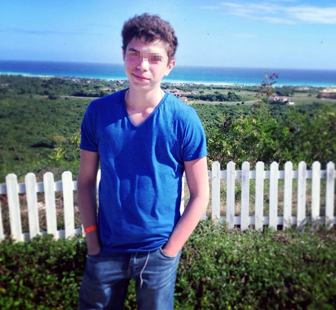17-летний Даниил поразительно похож на папу