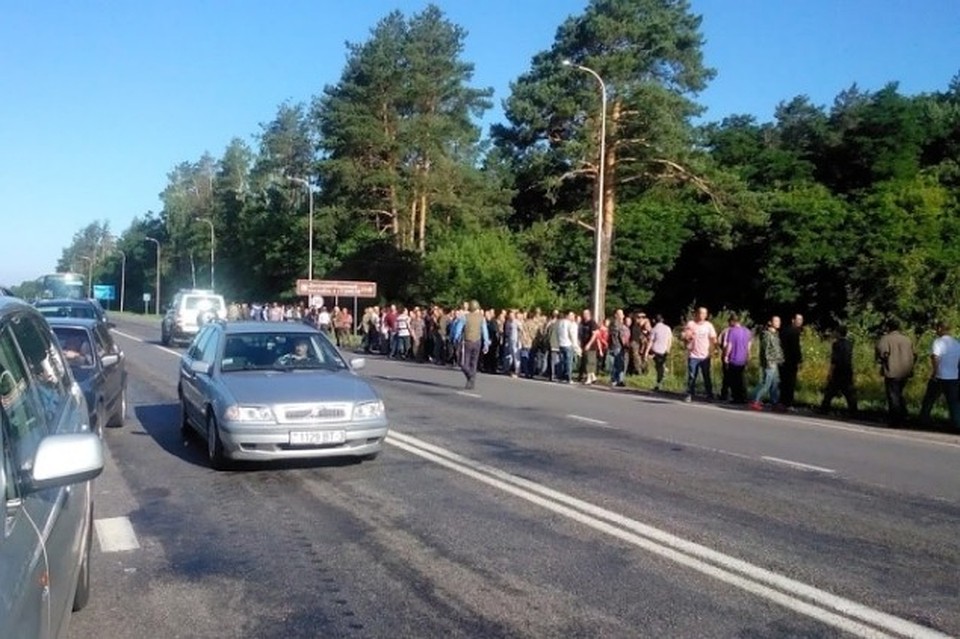 Китайцы колонной шли в Гомель из Добруша. Фото:gomel.today.