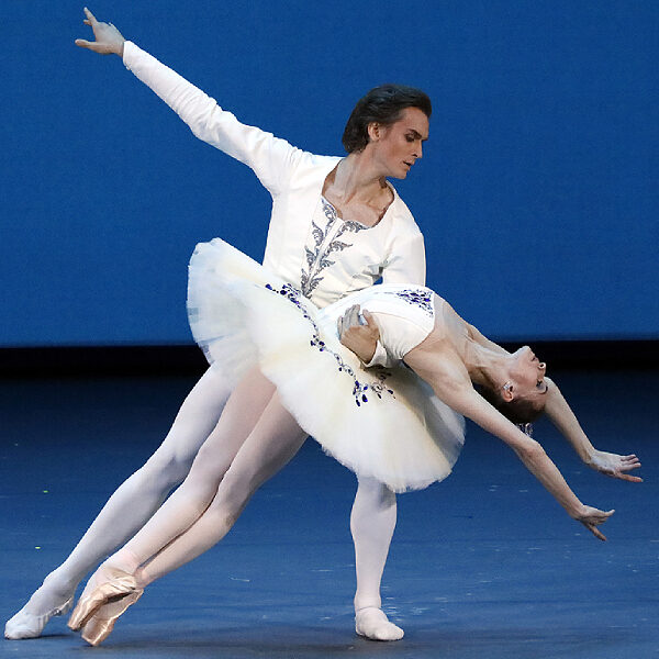 Балет «Симфония до-мажор. Парижское веселье» в Большом театре