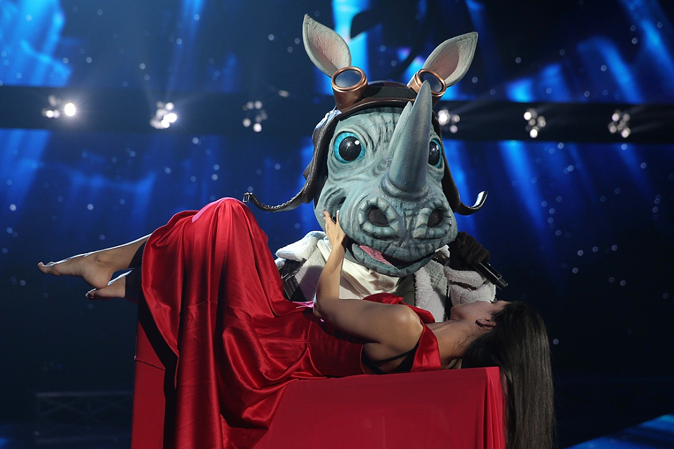 Носорог из шоу «Маска» — это солист «Иванушек» Кирилл Туриченко