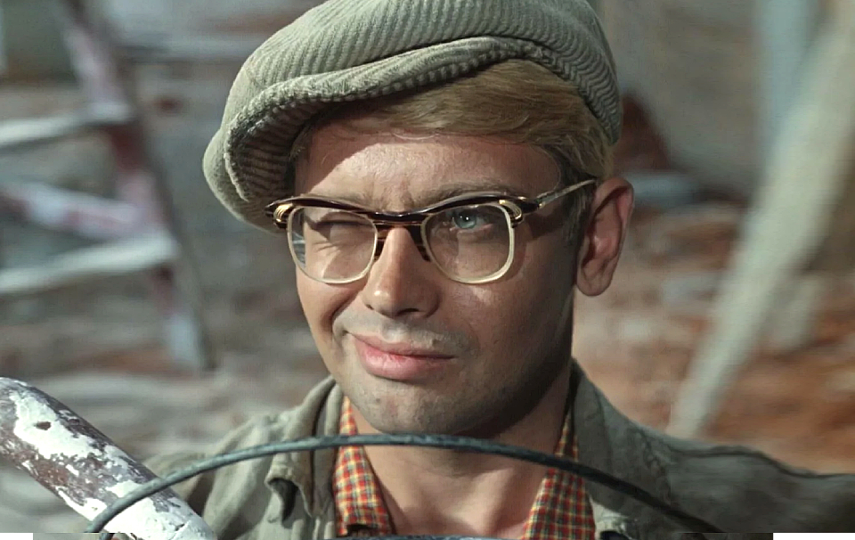 Кто такой Шурик из «Кавказской пленницы» и откуда он взялся: история самого родного персонажа советского кино