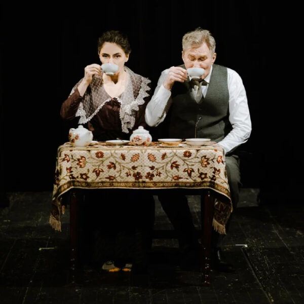 Спектакль «Крутится, вертится шар…»