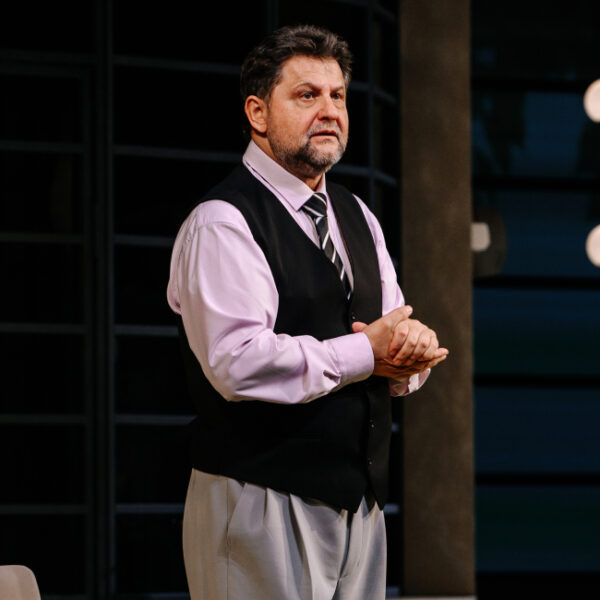 Спектакль «Идеальный расчет» в Театре Современник