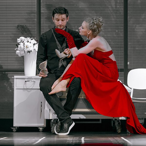 Спектакль «Зал ожидания» в театре Ермоловой