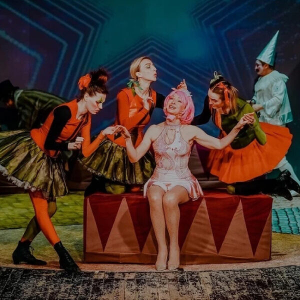 Спектакль «Каштанка. Собака. Ру» в Театре у Никитских ворот