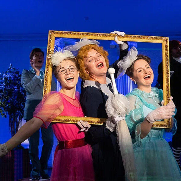 Спектакль «Как важно быть серьёзным» Театра МОСТ