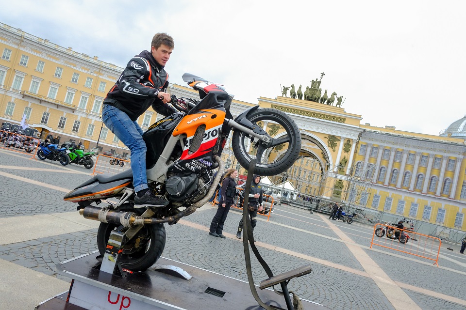 Куда сходить на выходные в Санкт-Петербурге 24-25 апреля 2021 года: экшн Гая Риччи и «Подростковый weekend»