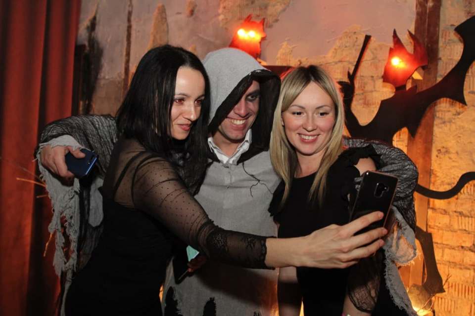 10 лучших идей, куда сходить на выходные в Санкт-Петербурге 30-31 октября 2021 года: монолог Гришковца и Хэллоуин по-соседски