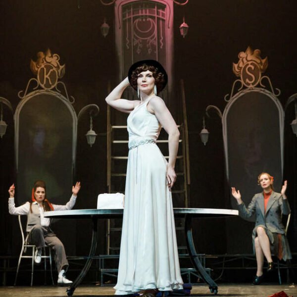 Спектакль «Восемь любящих женщин»