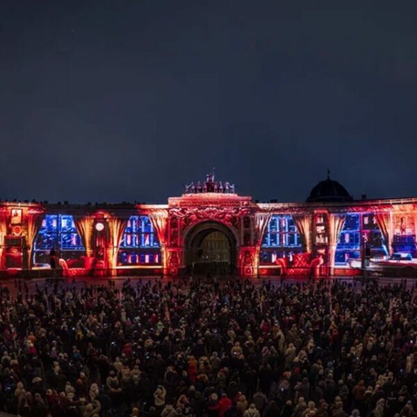Мультимедийное шоу на Дворцовй площади